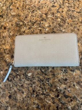 kate spade pale gray zip-around leather wallet with wristlet